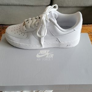 Womes Nike Air Force 1's '07 size 8